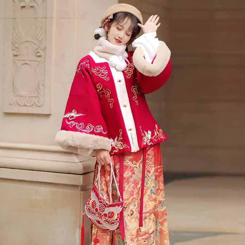 漢服 女性用 明代様式 上衣スカートセット 馬面スカート 厚手 改良版 ポリエステル 刺繡 秋冬 新年衣装 イベント 普段使い お祭り 発表会 舞台衣装 エレガント 華やか ゆったり 体型カバー 赤系 白系