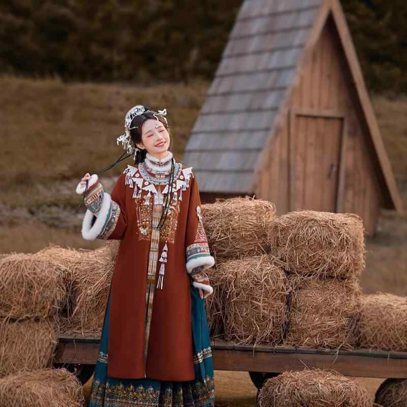 民族衣装 レディース 明朝様式 漢服 女性用 雲肩 ショール 馬面裙 スカート 立ち襟 スタンドカラー 長衫 ロングトップス エキゾチック 苗族 中国風 レトロ ポリエステル 切り替え 編み上げ 秋冬