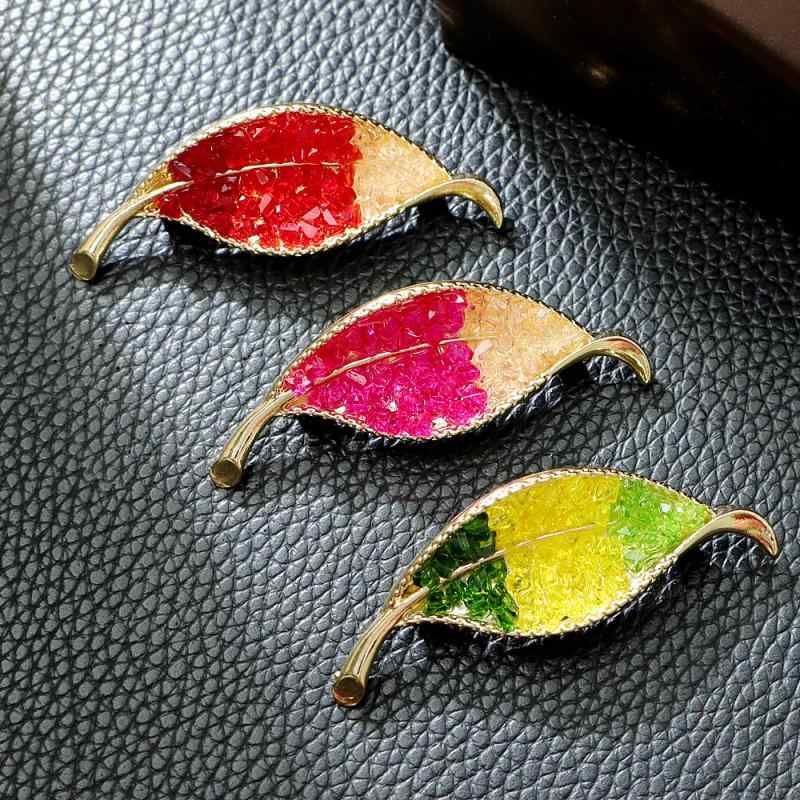 ブローチ レディース 純手作り 高級感 豪華 クリスタル リーフ 葉っぱ エレガント スーツ ドレス フォーマル 結婚式 パーティー 発表会 入学式 卒業式 普段使い レッド グリーン(x2)