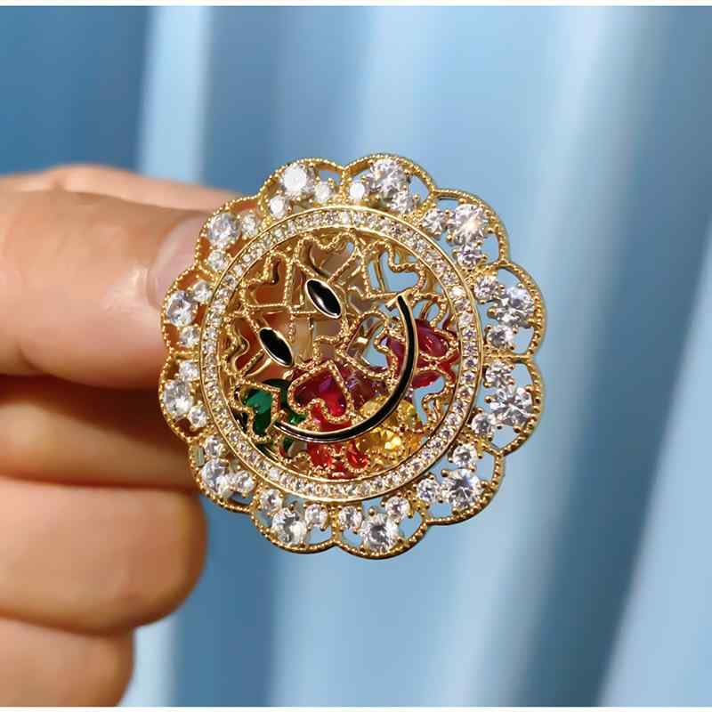 ブローチ レディース 笑顔 スマイル ニコちゃん モチーフ 銅製 マイクロパヴェ ジルコニア 胸飾り ゴールド 日韓風 トレンド フォーマル カジュアル コート スーツ ジャケット 入学式 卒業式 結婚式 パーティー アクセサリー 秋冬