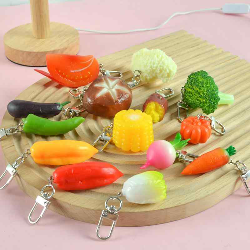キーホルダー 食品サンプル 野菜モチーフ 唐辛子 ブロッコリー ニンニク PVC素材 リアル ミニチュア ユニーク 鞄チャーム 小物アクセサリー きゅうり ナス トマト(x2)