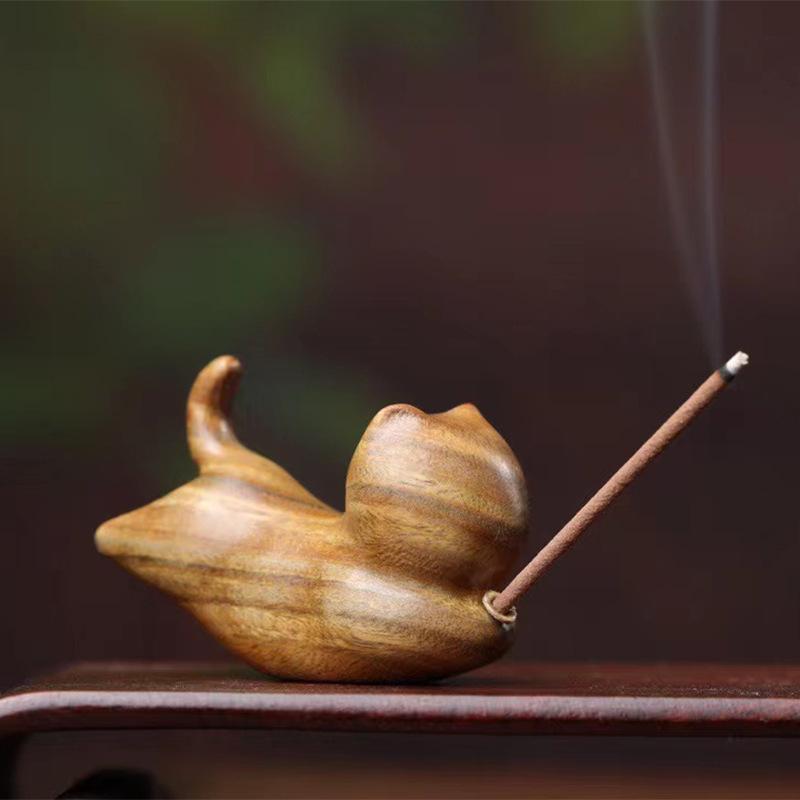 お香立て 緑檀木製 猫 のんびり ジャンプ ポーズ 卓上 ミニチュア 置物 天然木 インテリア雑貨 癒し おしゃれ かわいい