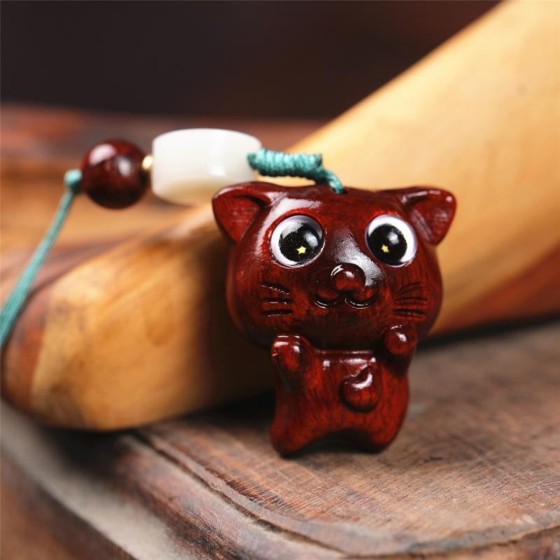 スマホチャーム ダンシングキャット 踊る猫 紫檀 檀香 緑檀木 天然木 木製 木彫り 携帯ストラップ モバイルアクセサリー バッグチャーム キーホルダー ペンダント 動物モチーフ 猫型 かわいい 癒し おしゃれ ユニセックス カジュアル プレゼント
