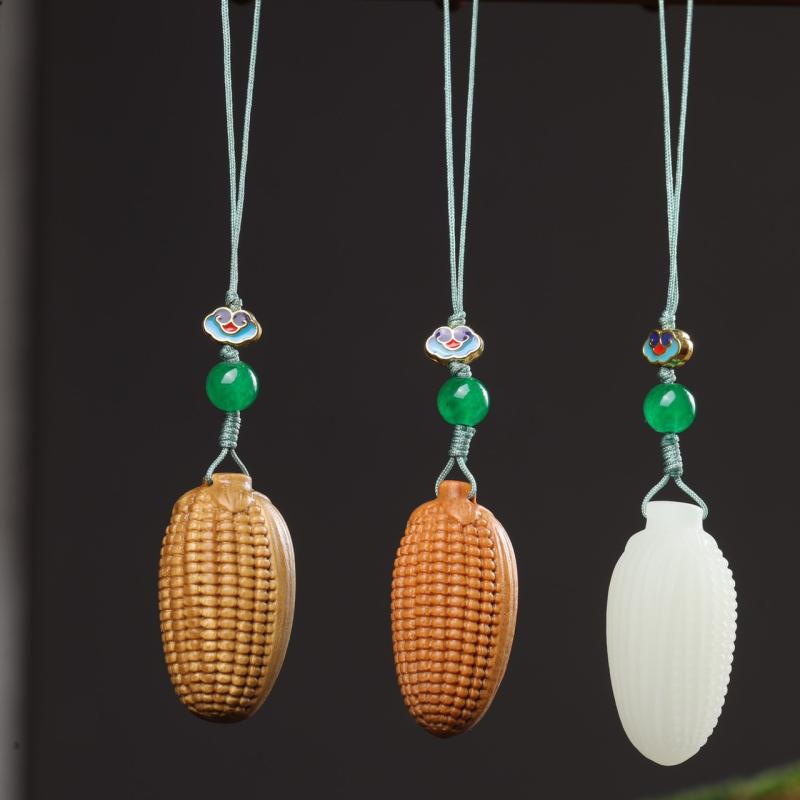チャーム 緑檀 白檀 木製 トウモロコシ モチーフ 豊作 手彫り 蓄光石 夜光 ストラップ キーホルダー キーリング バッグチャーム お守り 開運 縁起物