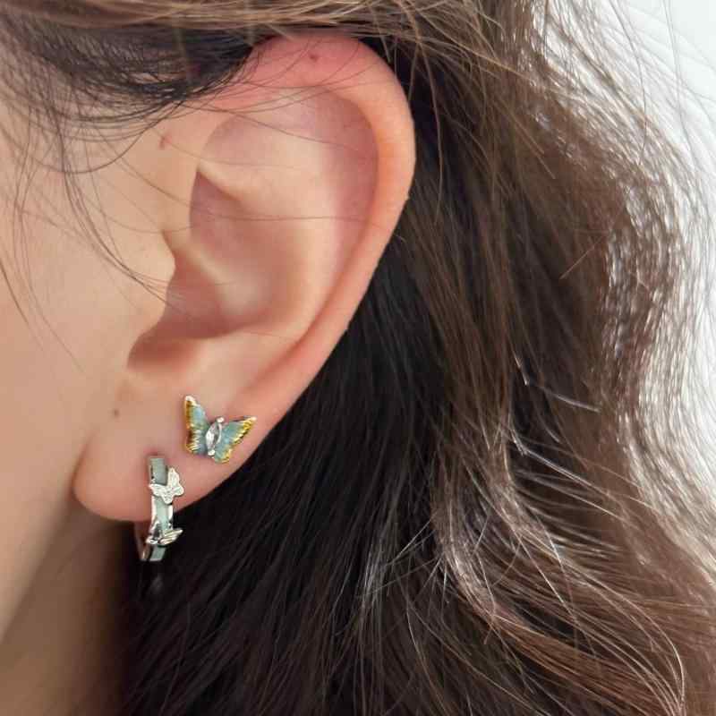 ピアス レディース 蝶 バタフライ モチーフ ブルー 青色 シンプル エレガント 上品 個性的 かわいい キュート 春夏 普段使い オフィス カジュアル 万能 銅製