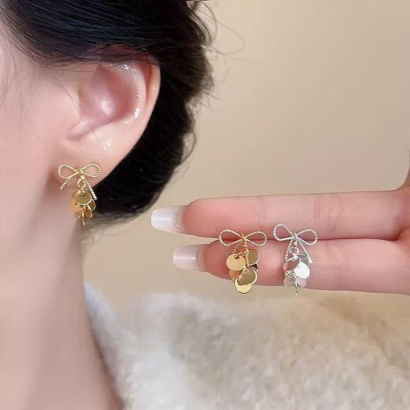 耳飾り レディース フレンチ リボン 蝶結び 丸プレート スパンコール シルバー 合金 電気メッキ 揺れる..