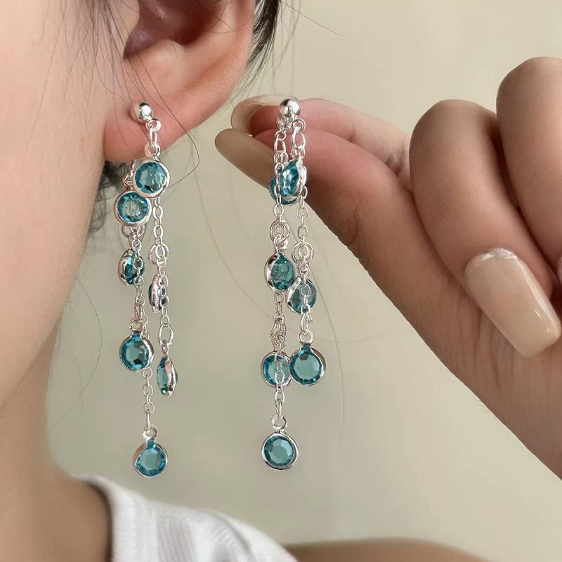 ピアス レディース 韓国風 水色 クリスタル ドロップ ロングタッセル おしゃれ ライトラグジュアリー 高級感 華やか エレガント アクセサリー
