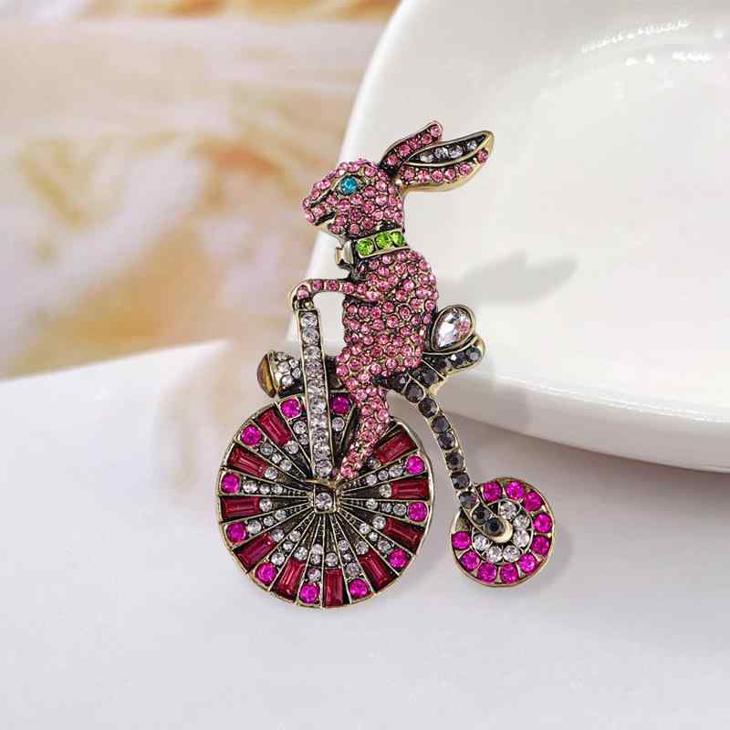 ブローチ レディース 女性用 中古 ヴィンテージ ウサギ 兎 ラインストーン キラキラ 自転車モチーフ 動..