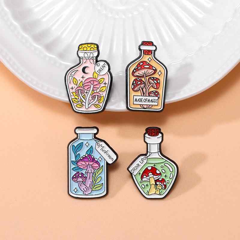 ブローチ 男女兼用 キャラクター ボトルキノコ ピンバッジ 亜鉛合金製 エナメル加工 ミニサイズ かわい..