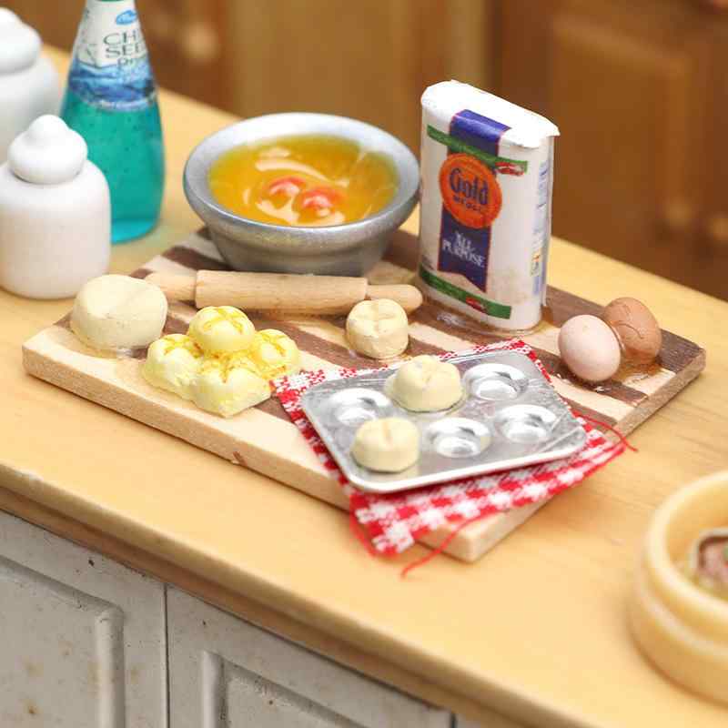 ドールハウス ミニチュア 12分の1サイズ おままごと キッチン用品 食品模型 製菓台 卵 牛乳 パン まな板 カッティングボード プラスチック製 精巧 かわいい