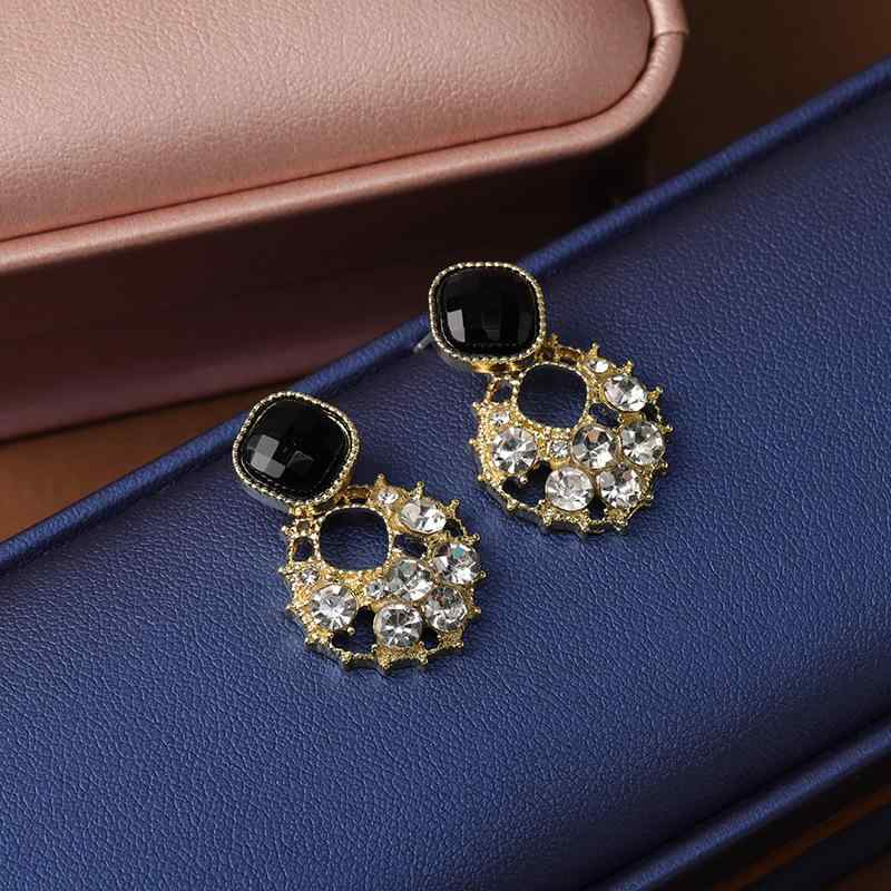 ピアス レディース キラキラ ジルコニア 幾何学 ひし形 透かし シルバーポスト 上品 エレガント レトロモダン ファッション 合金製 ゴールドカラー