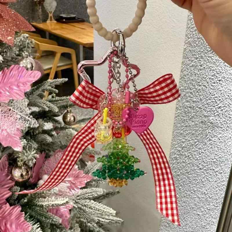 キーホルダー レディース クリスマス 冬 水晶ツリー カラフル ハンドメイド ビーズ リボン キャンディ ガールズ モチーフ バッグチャーム 鞄飾り かわいい おしゃれ 個性的 プレゼント