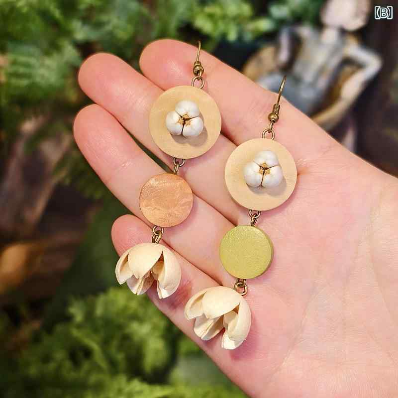 ピアス 女性用 手作り レトロ 森ガール リゾート風 ドライボタニカル ウッド 木の実 ナチュラル フェミニン かわいい クリームカラー カジュアル 秋冬