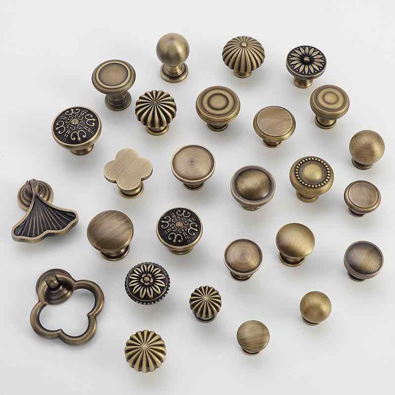・名称: 取っ手・用途: クローゼット・カラー展開: 古銅色・サイズ展開: 小、中、大、96mm、128mm、160mm、192mm、224mm・モデルタイプ: 特恵モデル、人気モデル、売れ筋モデル・デザイン: パンプキン、ひまわり、銀杏の葉、吊り輪、ペンダント・スタイル: アメリカン・素材: 銅・加工方法: 鍛造