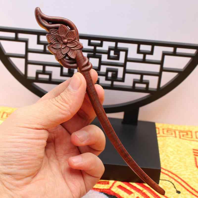・主な素材: 棗木・カテゴリ: かんざし・カラー: ダークプラム・サイズ: 長さ17cm、幅2.2cm、厚さ1cm・スタイル: モダンシンプル