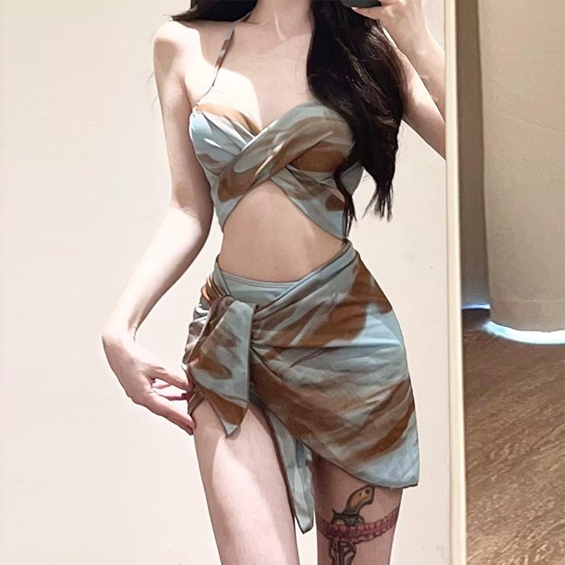 水着 レディース スイムウェア セパレート スリーピース ビキニ ホルターネック ワイヤー入り 胸パッド付き 細見え スタイルアップ効果 セクシー 大人かわいい グラデーション ポリエステル 再生繊維 ビーチ プール 海水浴 リゾート マリンスポーツ 旅