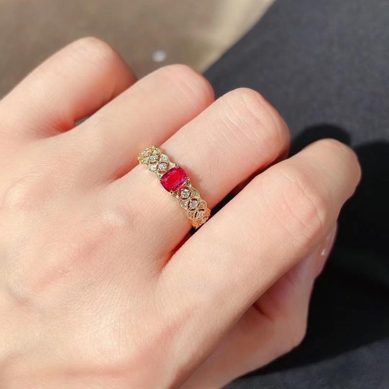 指輪 レディース レッドルビー 大粒 ピジョンブラッド マイクロパヴェ カラーストーン ゴールド 上品 エレガント シンプル オープンリング フリーサイズ 高級感 レトロ アンティーク調 デイリー パーティー ギフト