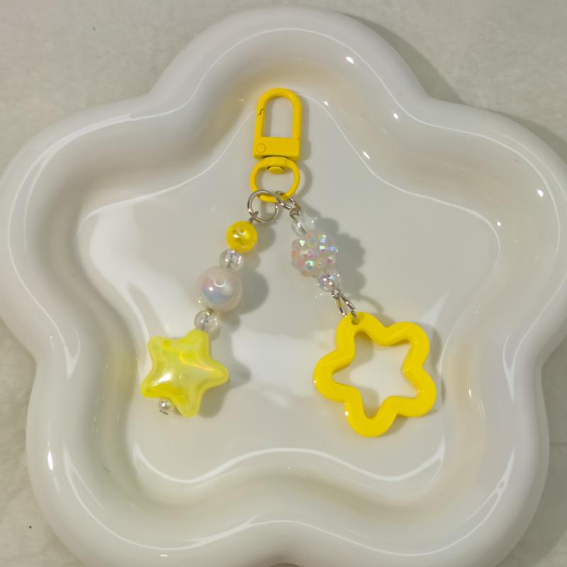 キーホルダー アクリル 星型 透かし彫り グリッター クリーム ツートン 鈴 チャーム ピンク パープル ブルー カーキー シンプル モダン 普段使い