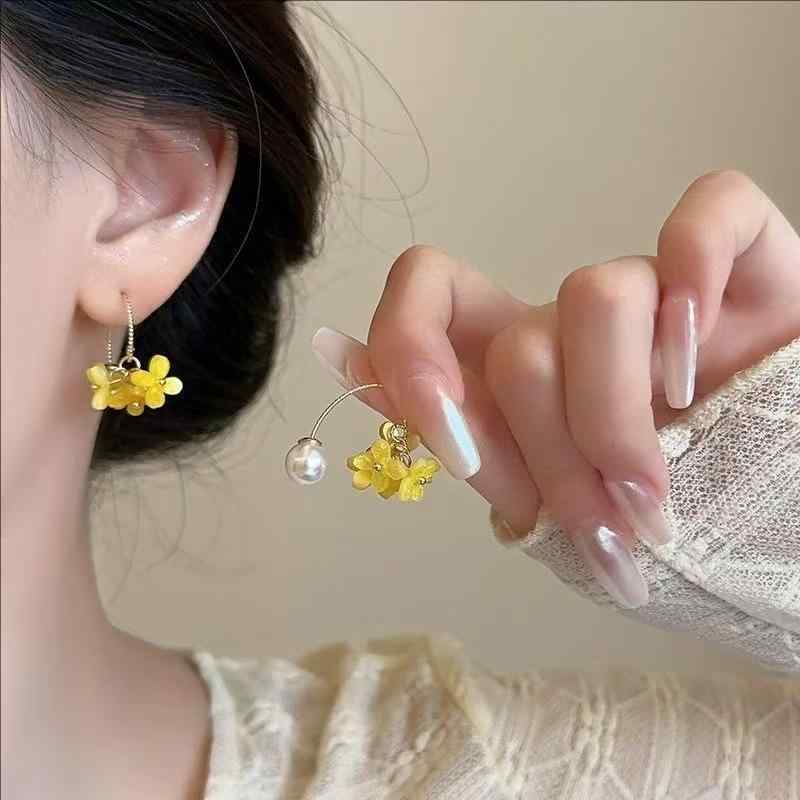 ピアス レディース 春夏 金属アレルギー対応 桂花 金木犀 モチーフ フリンジ 電気メッキ加工 フェミニン 小ぶり 揺れる 通勤 オフィス カジュアル
