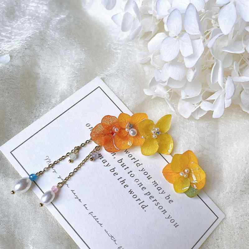 耳飾り レディース ハンドメイド アジサイ レジン イヤリング ピアス ノンホールピアス 花 フラワー クリスタル ビーズ おしゃれ かわいい イエロー 向日葵カラー アクセサリー 春夏