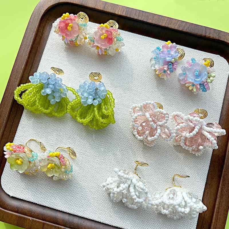 イヤリング レディース 春夏 痛くない 落ちにくい 蚊香盤耳クリップ シフォン ビーズ フェイクパール フラワー 花 揺れる ノンホールピアス リゾート風 カラフル かわいい