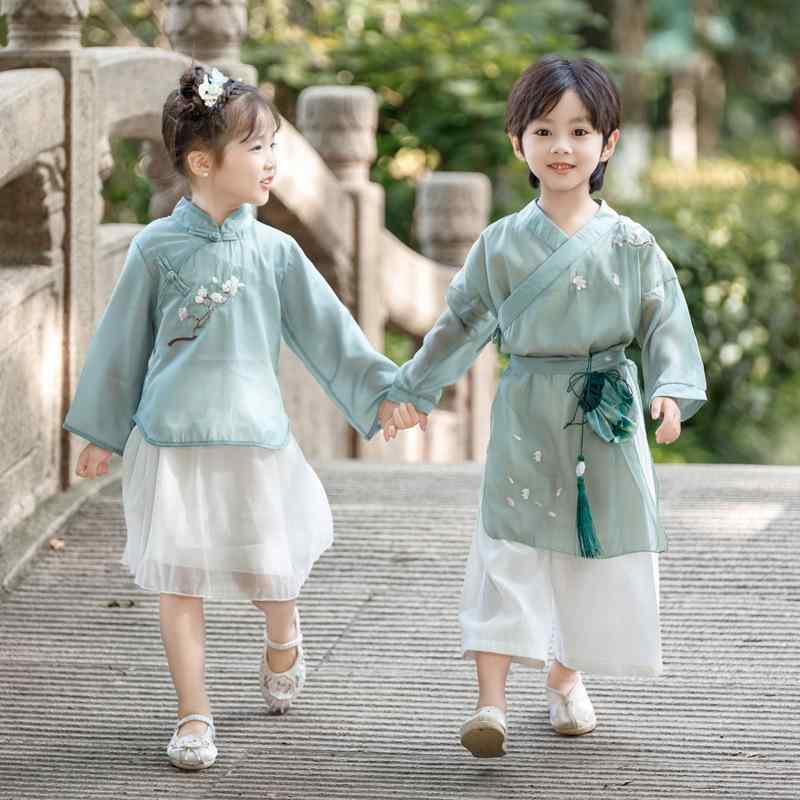 ・カテゴリ: 子供用唐装・民族衣装・インナータイプ: 中綿インナー・生地加工: 柔軟処理・デザイン要素: セットアップ・主な素材: ポリエステル（）・スタイル: 中華風・厚さ: 普通・カラー展開: 男児用、女児用・サイズ展開: 90cm、100cm、110cm、120cm、130cm、140cm、150cm、160cm・対象年齢: 3〜8歳、100〜140cm
