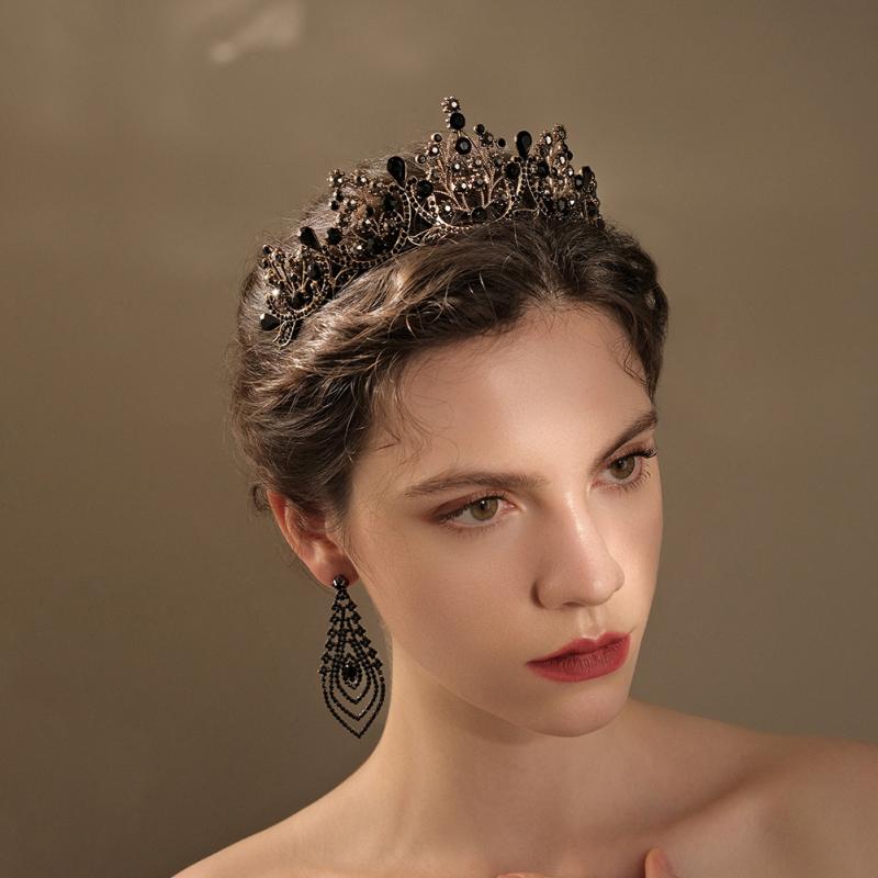 カチューシャ レディース ブライダル ウェディング ティアラ ヘアアクセサリー バロック調 ラインストーン 王冠 キラキラ 合金 クラウン シルバー 髪飾り 結婚式 挙式 披露宴 前撮り パーティー お呼ばれ フォーマル