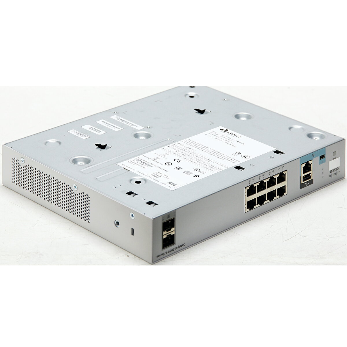 アールデバイスのWS-C2960L-8TS-LL V02 Cisco Systems Catalyst 2960-L スイッチ 10BASE-T/100BASE-TX/1000BASE-T 8ポート/Version 15.2(7)E4/初期化済【中古】｜アングル2