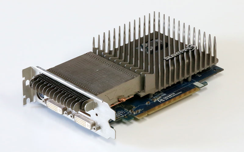 GIGA-BYTE Technology GeForce 8600 GTS 256MB DVIx2/TV-out PCI Express x16 GV-NX86S256H【中古】