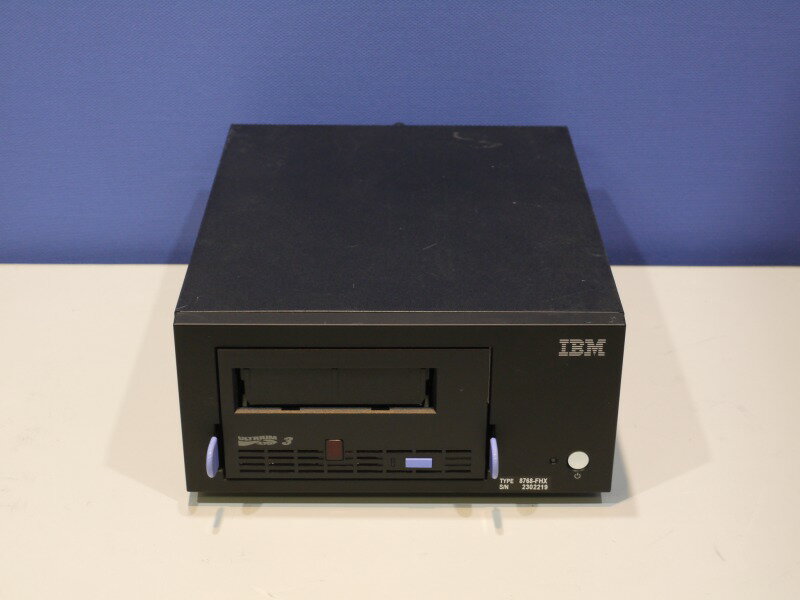 IBM 8768-FHX テープエンクロージャー(内蔵用LTOドライブ 23R4808搭載) SCSI LTO3【中古】