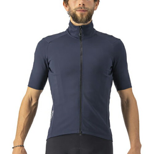 Castelli カステリ メンズ サイクル ジャージ Perfetto Ros 2 Wind(LightBlack) / 半袖 防風 防水 春・夏用 ■Gabaとの違いは前面のみGORE-TEX、裏起毛は無し ■フロントは防風性、防水性、2wayストレッチ性があるGORE-TEX INFINIUM WINDSTOPPER 203素材 ■バックは耐水性、防風性、4wayストレッチ性能があるNano Flex Light素材 ■滑らかにスライドする耐水性YKK Vislonジッパー、上下から開閉できるダブルジッパー仕様 ■手袋をしていてもアクセスが容易な大型の3つのポケット ■バックテールはGabbaスタイルのリフレクティブパネル付きドロップテール ■推奨使用気温：+10℃/+18℃ ■Weight：251g ■防風性　●●●●○ ■防水性　●●●●○ ■断熱性　●●○○○ ■通気性　●●●●○ ■軽量性　●●●●○ ・Castelli正規品 ・コーディネートで着用しているウェアは付属しません。 ・EUからの並行輸入のため国内向け製品と仕様が異なる場合があります。 ・サイズに迷われた場合は胸囲を基準に選ばれると良いようです。 [分類]ロードバイク ジャージ ジャケット 防風 防水 パッカブル 秋・冬用 [主な用途] 自転車ウェア サイクルウェア【サイズについて】 ・サイズ表はEUサイズとなります。 ・サイズに迷われた場合は胸囲を基準に選ばれると良いようです。 【発送について】 ・こちらの商品は受発注商品となりご注文後のキャンセルは承れませんので、予めご了承のほどお願い申し上げます。 ・EUからの並行輸入となりますので、お届けまで2〜3週間お時間を頂いております。 【納期・在庫について】 ・受注後あらためて在庫・納期等をメールにてご案内致しますのでご確認のほど御願い申し上げます。 ・海外を含め複数のショップで販売を行っておりますため、まれにご注文のタイミングにより在庫切れとなる場合がございます。 ・在庫については十分配慮しておりますが、お客様にはあらかじめご理解賜わりますようお願い申し上げます。 【返品・交換について】 ・並行輸入のためサイズ違いやイメージと違う等の理由による返品はお受けできませんので、ご購入前のご確認を今一度お願い申し上げます。 ・サイズ変更もしくは商品の不具合による交換をご希望の場合、ご購入後1週間以内にご連絡ください。 ・タグ付き未使用、梱包袋、付属品が全て揃っている場合のみ返品を承ります。 【プレゼント包装について】 ・申し訳ございませんが、プレゼント用の梱包・包装は対応致しかねますので、あらかじめご了承のほどお願い申し上げます。 【その他】 ・輸入で使用している航空貨物便は積めるだけ積み込みますので、海外の商習慣ではパッケージに汚れ・破損などがあっても内容物に影響がなければ問題無いという、日本の商習慣とは違う認識の為、弊社受入検品時にオリジナルパッケージを交換する場合があります。 ・並行輸入の為、販売価格は為替と連動し変動いたします。 ・メーカーの施策により急遽取扱不可となる場合がございます。