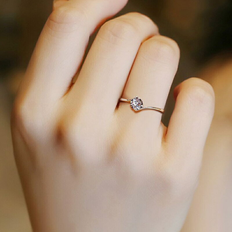 楽天wca-onlinestoreモアサナイト リング レディース 結婚 指輪 0.5ct シンプル 指輪 ダイヤモンド より輝く ファッションリング 小ぶり トレンド おしゃれ 8号～19号 キラキラ 誕生日 彼女 母の日 プレゼント ギフト 結婚記念日 送料無料