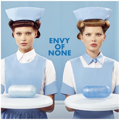 ◆タイトル: Envy Of None◆アーティスト: Envy of None◆現地発売日: 2022/05/06◆レーベル: KscopeEnvy of None - Envy Of None LP レコード 【輸入盤】※商品画像はイメージです。デザインの変更等により、実物とは差異がある場合があります。 ※注文後30分間は注文履歴からキャンセルが可能です。当店で注文を確認した後は原則キャンセル不可となります。予めご了承ください。[楽曲リスト]1.1 Never Said I Love You 1.2 Shadow 1.3 Look Inside 1.4 Liar 1.5 Spy House 1.6 Dog's Life 1.7 Kabul Blues 1.8 Old Strings 1.9 Dumb 1.10 Enemy 1.11 Western Sunset2022 release, the debut self-titled album from this band featuring Alex Lifeson (Rush), Andy Curran (Coney Hatch), Alfio Annibalini and singer Maiah Wynne. One of my favorite things about these songs is the intimacy of them, reveals Maiah Wynne. It makes them feel different and more honest. There are some heavier songs too, like 'Enemy', and then tracks like 'Kabul Blues', that sound completely different to anything else. The album closer, 'Western Sunset', which was penned by Alex Lifeson in tribute to his dear friend Neil Peart. It's a highly emotive piece of music to honor a man deeply missed by the rock community at large, and even more so by those who were lucky enough to know him. I visited Neil when he was ill, says Alex Lifeson. I was on his balcony watching the sunset and found inspiration. There's a finality about a sunset that kinda stayed with me throughout the whole process. It had meaning. It was the perfect mood to decompress after all these different textures... a nice way to close the book.