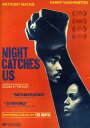 ◆タイトル: Night Catches Us◆現地発売日: 2011/02/01◆レーベル: Magnolia Home Ent 輸入盤DVD/ブルーレイについて ・日本語は国内作品を除いて通常、収録されておりません。・ご視聴にはリージョン等、特有の注意点があります。プレーヤーによって再生できない可能性があるため、ご使用の機器が対応しているか必ずお確かめください。詳しくはこちら ※商品画像はイメージです。デザインの変更等により、実物とは差異がある場合があります。 ※注文後30分間は注文履歴からキャンセルが可能です。当店で注文を確認した後は原則キャンセル不可となります。予めご了承ください。In 1976, after years of mysterious absence, Marcus (Anthony Mackie, THE HURT LOCKER) returns to the Philadelphia neighborhood where he came of age in the midst of the Black Power movement. While his arrival raises suspicion among his family and former neighbors, he finds acceptance from his old friend Patricia (Kerry Washington, RAY) and her daughter. However, Marcus quickly finds himself at odds with the organization he once embraced, whose members suspect he orchestrated the slaying of their former comrade-in-arms. In a startling sequence of events, Marcus must protect a secret that could shatter everyone's beliefs as he rediscovers his forbidden passion for Patricia.Night Catches Us DVD 【輸入盤】