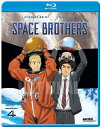 ◆タイトル: Space Brothers Collection 4◆タイトル(日本語): 宇宙兄弟 Collection 4 北米版 BD◆現地発売日: 2015/08/04◆レーベル: Sentai◆音声: 日本語◆字幕: 英語◆収録時間: 325分◆リージョンコード: A (日米共通)北米正規ライセンス品です。「強制字幕」および「国コード制限(BD)」の有無に関して、個別の検証は行っておりません。メーカー非公開の仕様につき、弊社では事前に把握しておりませんので予めご了承ください。◆その他スペック: 英語字幕収録 輸入盤DVD/ブルーレイについて ・日本語は国内作品を除いて通常、収録されておりません。・ご視聴にはリージョン等、特有の注意点があります。プレーヤーによって再生できない可能性があるため、ご使用の機器が対応しているか必ずお確かめください。詳しくはこちら ◆言語: 日本語 ◆字幕: 英語◆収録時間: 325分※商品画像はイメージです。デザインの変更等により、実物とは差異がある場合があります。 ※注文後30分間は注文履歴からキャンセルが可能です。当店で注文を確認した後は原則キャンセル不可となります。予めご了承ください。In the unforgiving vacuum of space, the difference between life and death can boil down to a single bad decision or a millisecond of delay. And when the nearest help is as far away as another planet, the only one you can trust to save you is yourself. This lesson is driven home in the most brutal fashion possible as a series of accidents strand Mutta's brother Hibito and another astronaut on the lunar surface. As Hibito fights to keep his injured companion alive, Mutta must join a team of scientists and fellow astronauts as they struggle to find a way to locate and save their friends before their critical oxygen reserves run out. And if that wasn't enough of a test, Mutta's entry into JAXA training becomes it's own ordeal when he and his fellow trainees are dropped into the survival test course on an accelerated schedule. Foraging for food and facing wild animals on one planet, and fighting for one's last breath on it's satellite, two brothers worlds apart find common ground in the fight to stay alive in SPACE BROTHERS Collection 4!宇宙兄弟 Collection 4 北米版 BD ブルーレイ 【輸入盤】国内アニメ &gt; 宇宙兄弟