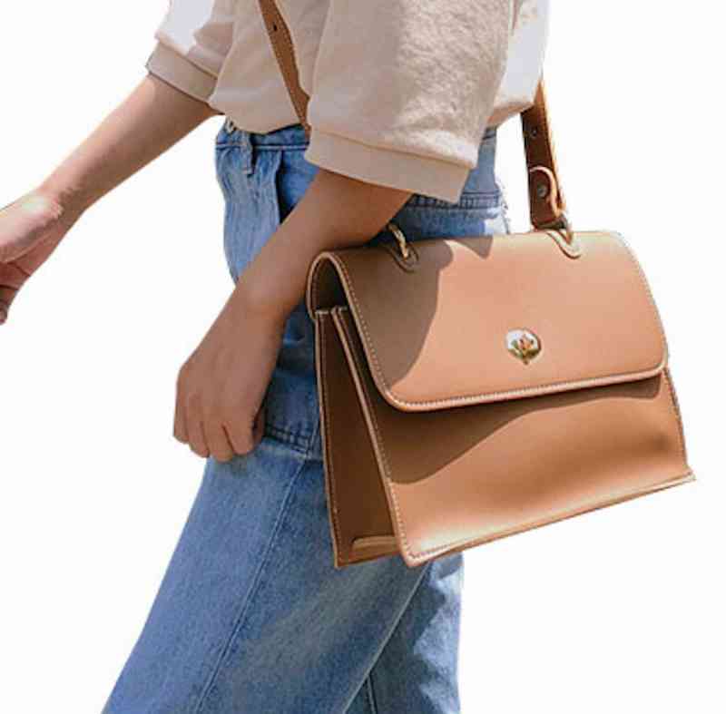 ショルダーバッグ レディース 斜めがけ カジュアル A4 大容量 大きめ 旅行 秋 縦長 スポーティー 黒 冬 レザー レザー 革 2WAY ブランド 2ウェイ 赤 小さめ 帆布 トートバッグ 夏 軽量 ミニ 40代 ナイロン バッグ 春 可愛い 人気 軽い 大人 ブランド ランキング bag-1448