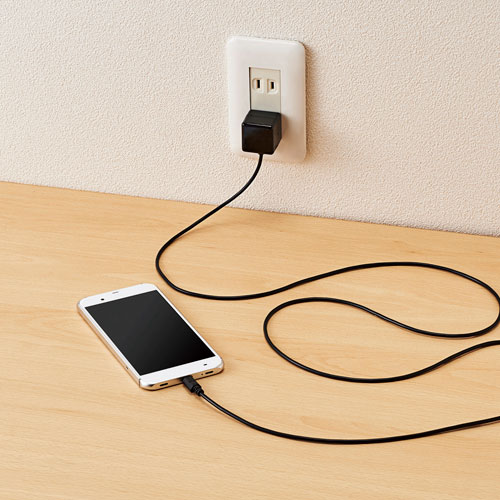 Webbyのエレコム ELECOM ケーブル一体型スマホ用AC充電器 高寿命・1A ブラック MPA-ACMAC155BK｜アングル2