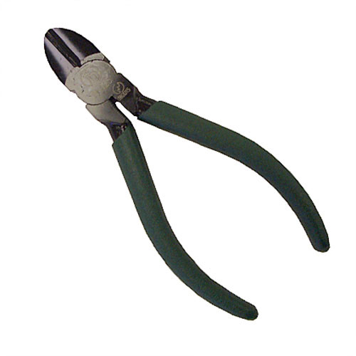 -------------------------------------------------------------- 画像はイメージです。 ※ PC環境により実際の色味や質感と異なって表示される場合がございます。 ※ 部品・パーツなどの一部の商品では本体の商品画像を使用しております。 ※ 製品の仕様・画像・パッケージは、メーカー側から予告なく変更される場合があります。 -------------------------------------------------------------- カチオン電着塗装でサビにくい！■ カチオン電着塗装■ 呼び寸法：125m/m■ 切断能力：銅線/2.6φm/m、硬線1.6φm/mアイガーbシリーズは大人の雰囲気かもし出すグリーン＆ブラックを基調としたカラーで製作致しました。JISのH級にカチオン電着塗装を施してあり、ニッケルメッキの約10倍以上の防錆効果があります！全く錆びを寄せ付ける事なくスムーズな使い心地です。■ サイズ全長130mm■ 重量120g■ 材質炭素工具鋼■ 原産国日本 【メーカー・ブランド】 EIGERTOOL / あいがーつーる 【#193】