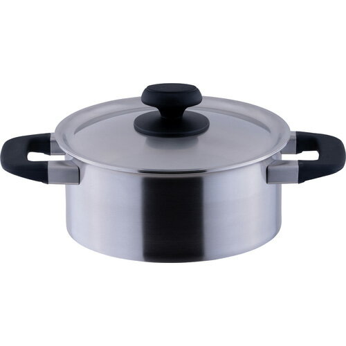 -------------------------------------------------------------- 画像はイメージです。 ※ PC環境により実際の色味や質感と異なって表示される場合がございます。 ※ 部品・パーツなどの一部の商品では本体の商品画像を使用しております。 ※ 製品の仕様・画像・パッケージは、メーカー側から予告なく変更される場合があります。 -------------------------------------------------------------- 艶消しサテン仕上げをほどこした風合いは何年も使い込んだ愛着が感じられる、ステンレスと思えない優しい温もりが伝わってきます。大切な家族の健康と幸せを守るおいしい手料理を作るために末永くお役に立つお鍋です。保温性に優れた厚底鍋で余熱を上手に使って省エネ調理。ウォーターシールの働きで、素材の栄養分・うまみを逃さない。厚底と保温性の良さでカラリとおいしく仕上がる。外寸サイズ(mm)：幅 300×直径 200×深さ 88×高さ 130重量：1420容量：2.2材質：有磁性ステンレス(2.5mm)日本製ガス火対応IH対応（200V)電気調理器対応（シーズーヒーター・ハロゲンヒーター・ラジエントヒーター・エンクロヒーター）電子レンジ非対応 【メーカー・ブランド】 宮崎製作所 / ミヤザキ / ミヤコ / みやこ / MIYACO 【#201】