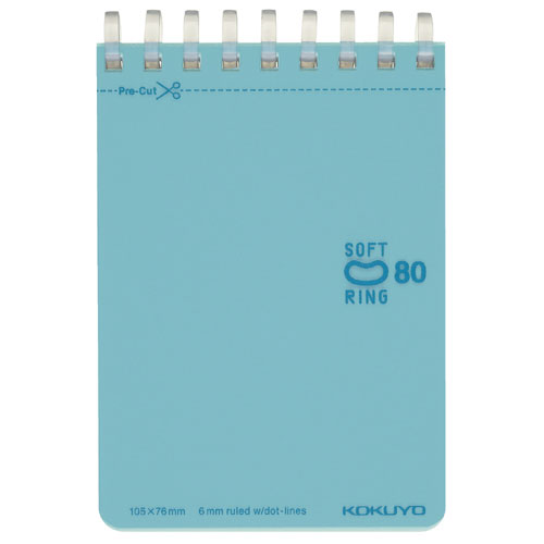 -------------------------------------------------------------- 画像はイメージです。 ※ PC環境により実際の色味や質感と異なって表示される場合がございます。 ※ 部品・パーツなどの一部の商品では本体の商品画像を使用しております。 ※ 製品の仕様・画像・パッケージは、メーカー側から予告なく変更される場合があります。 -------------------------------------------------------------- ■ コクヨ独自開発の“新感覚やわらかリング”を採用したリングメモです■ 平らに開くので書き込みやすい平らに折り返せるので狭い場所でも心地よく使えるといったリングメモのよさはそのままにポケットに入れてもかさばにくいこれからの新定番メモです■ リング形状が“Dの字型”になっているのでリング幅がコンパクトでリングメモ特有のかさばり感がありません■ メモの枚数はたっぷり書ける80枚です■ 必要なページだけをきれいに切り離せるマイクロミシン目入りのカットオフタイプです■ 「美しく書く」をサポートするドット入り罫線を採用しました■ 仕様カラー：ライトブルーサイズ：A7変形サイズ中紙寸法(タテ・ヨコ)：105・76罫内容：中横罫(ドット入り)行数：14行枚数：80枚中紙/上質紙表紙/表：色透明PP、裏：板紙リング/オレフィン系樹脂 【メーカー・ブランド】 KOKUYO / こくよ 【#175】