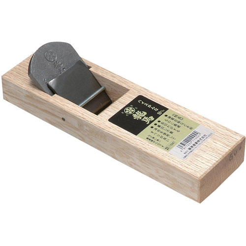 -------------------------------------------------------------- 画像はイメージです。 ※ PC環境により実際の色味や質感と異なって表示される場合がございます。 ※ 部品・パーツなどの一部の商品では本体の商品画像を使用しております。 ※ 製品の仕様・画像・パッケージは、メーカー側から予告なく変更される場合があります。 -------------------------------------------------------------- 硬質合板などを削るのに最適で、長切れがする鉋です。【用途】硬質合板などの削り。【機能・特徴】裏出しが不要です。油台を使用してすべりが良いです。【仕様】刃巾：50mm【材質】刃：ハイス製。【商品サイズ】幅65×高さ215×奥行50mm 重量520g 【#177】