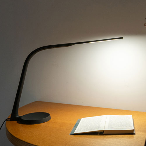 LEDデスクライト目に優しい 山田照明Zライト 高演色 Ra94ホワイト Z-9B 子供勉強用 在宅ワーク おしゃれ 学習ライト 卓上ライト国内ブランド