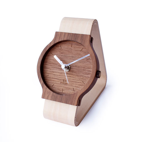 ヤマト工芸 Watches clock 腕時計型の置き時計 ブラウン YK19-006 時計 おしゃれ 北欧 モダン ナチュラル 木製 木製 木目 ウッド 秒針あり 日本製 [2]