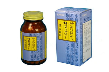 製品名 サンワロンK 製品名（読み） サンワロンK 製品の特徴 サンワロンKは，漢方処方「桂枝加朮附湯」の水製エキスを服用しやすい錠剤にしたものです。 使用上の注意 ■相談すること 1．次の人は服用前に医師，薬剤師又は登録販売者に相談すること 　（1）医師の治療を受けている人。 　（2）妊婦又は妊娠していると思われる人。 　（3）のぼせが強く赤ら顔で体力の充実している人。 　（4）高齢者。 　（5）今までに薬などにより発疹・発赤，かゆみ等を起こしたことがある人。 　（6）次の症状のある人。 　　むくみ 　（7）次の診断を受けた人。 　　高血圧，心臓病，腎臓病 2．服用後，次の症状があらわれた場合は副作用の可能性があるので，直ちに服用を中止し，この文書を持って医師，薬剤師又は登録販売者に相談すること ［関係部位：症状］ 皮膚：発疹・発赤，かゆみ その他：動悸，のぼせ，ほてり，口唇・舌のしびれ 　まれに下記の重篤な症状が起こることがある。その場合は直ちに医師の診療を受けること。 ［症状の名称：症状］ 偽アルドステロン症，ミオパチー：手足のだるさ，しびれ，つっぱり感やこわばりに加えて，脱力感，筋肉痛があらわれ，徐々に強くなる。 3．1ヵ月位服用しても症状がよくならない場合は服用を中止し，この文書を持って医師，薬剤師又は登録販売者に相談すること 4．長期連用する場合には，医師，薬剤師又は登録販売者に相談すること 効能・効果 体力虚弱で，汗が出，手足が冷えてこわばり，ときに尿量が少ないものの次の諸症：関節痛，神経痛 用法・用量 次の1回量を1日3回食前又は食間に服用すること。 ［年令：1回量］ 大人（15才以上）：5錠 15才未満：服用しないこと 成分分量 本品1日量　15錠中(1錠0.3g) 成分 分量 内訳 サンワロンK水製エキス 2.4g （ケイヒ・シャクヤク・タイソウ・ソウジュツ各2.4g，ショウキョウ0.6g，カンゾウ1.2g） 加工ブシ末 0.6g 添加物 カルメロースカルシウム(CMC-Ca)，メタケイ酸アルミン酸マグネシウム，ステアリン酸カルシウム，乳糖 保管及び取扱い上の注意 （1）直射日光の当たらない湿気の少ない涼しい所に密栓して保管すること。 （2）小児の手の届かない所に保管すること。 （3）他の容器に入れ替えないこと。（誤用の原因になったり品質が変わる。） （4）乾燥剤は捨てないこと。また，誤って飲み込まないようにすること。 消費者相談窓口 会社名：三和生薬株式会社　消費者くすり相談室 住所：東京都千代田区外神田6-6-1 電話：03-3834-2171（代） （月〜金曜日　10：00〜17：00　但し祝日を除く） 製造販売会社 三和生薬（株） 会社名：三和生薬株式会社 住所：栃木県宇都宮市平出工業団地6-1 剤形 錠剤 リスク区分等 第2類医薬品 広告文責 有限会社シンエイ 電話：077-545-7302