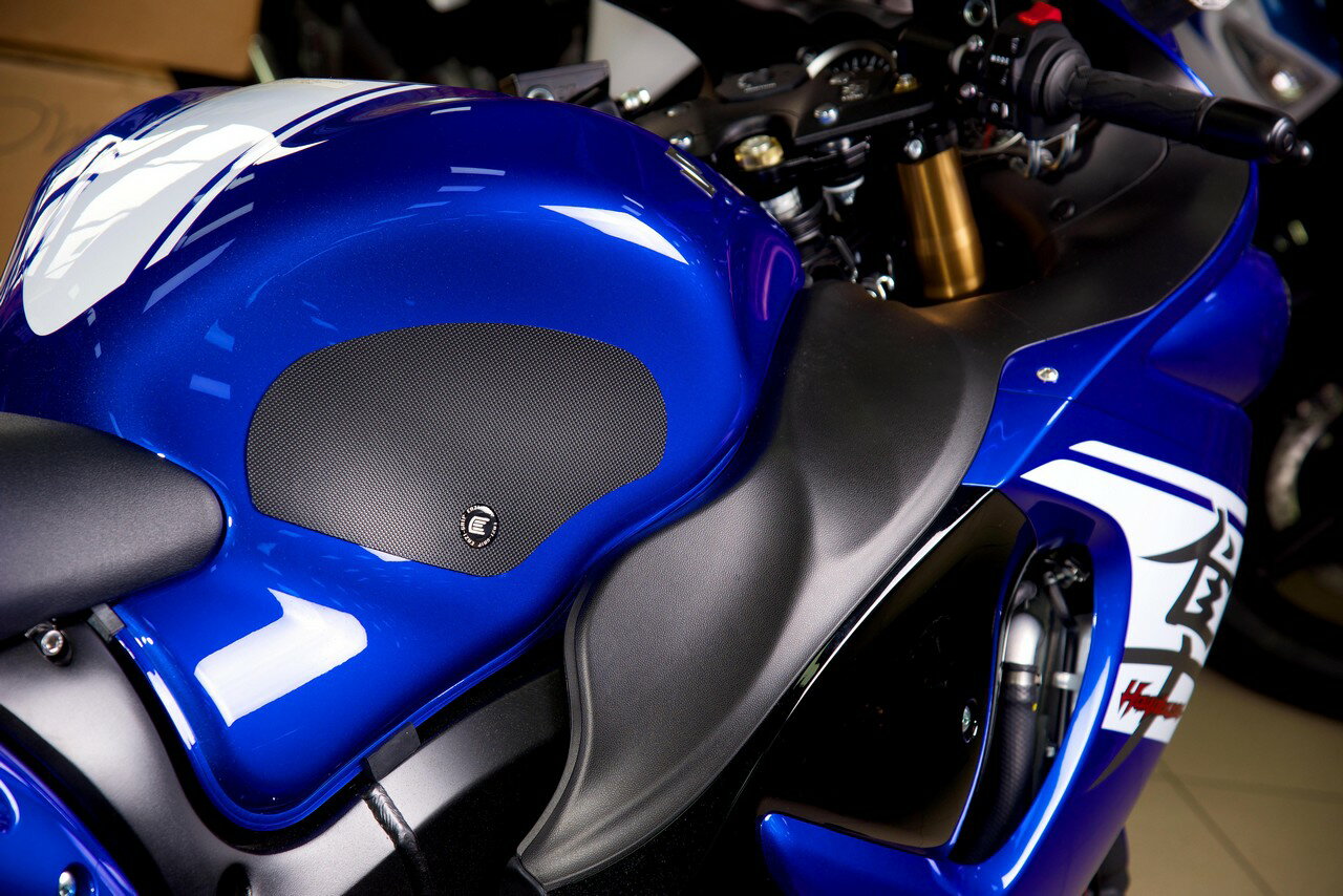Eazi-Grip イージーグリップ ニーグリップサポート TANK GRIP PERFOMANCE GSXR1300R HAYABUSA SUZUKI スズキ ニーグリップパッド タンク関連 外装 タイプ：EVO(スタンダード) カラー：ブラック