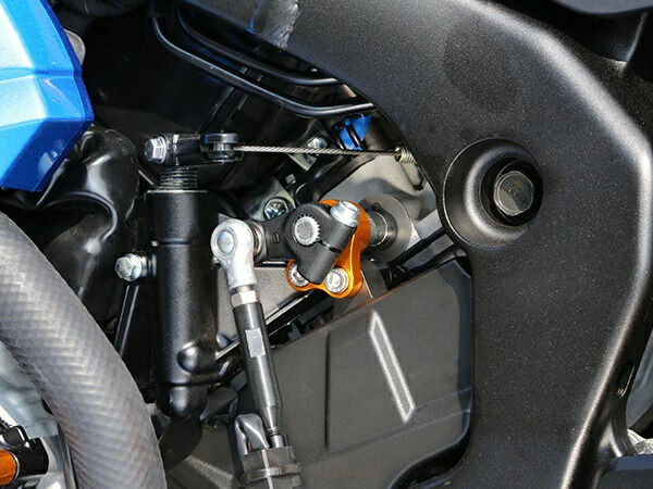 バッテリーテンダー800＋バイクスタンドホルダー セット ハーレー対応 Deltran Battery Tender フロート充電機能でフル充電を維持 オートバイ ハーレー スタンドプレート サポートパッド バイクスタンドプレート