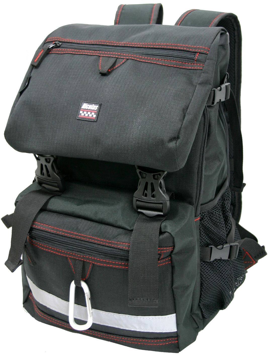 ■商品概要【サイズ】H420×W260×D210mm【容量】約22L【素材／材質】ポリエステル600D、ポリウレタンコーティング【付属品】ウエストベルト×1レインカバー×1コインホルダー×1カラビナ×1■詳細説明アドベンチャーツーリングで使える装備満載バックパックです。疲れや重量を感じさせない装着感。巾着口＋レインカバーで雨対策もばっちり。機能的に使えるポケット＆ホルダーも多彩に装備。■メインコンパートメント：大きい1気室。サイドファスナーで出し入れがスムーズ。巾着口が防水効果を発揮。■本体内蔵レインカバー：バッグ底面の専用ポケットに収納できます。■チェスト＆ウエストベルト：上下2段のホールドベルトでライディング中のバッグの動きをしっかり押えます。■多彩なポケット＆ホルダー：フロントツインポケット／ドリンクホルダー／ネットサイドポケット／コインホルダー／ペンホルダー／キーホルダー等々...で使える収納類を適所配置。■注意点※画像はカラー：レッドステッチです。