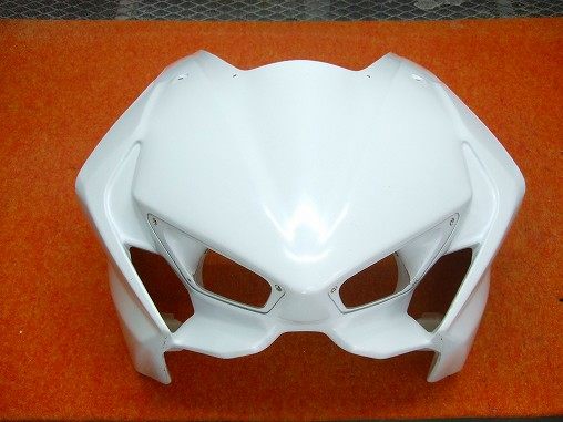 ■商品概要【付属】・オイルパンアンダー・水抜き穴25Φ・薄型ドレンプラグ■詳細説明ノーマルスタイルを保持し、アッパーカウルのスクリーン後端からダクト上面にかけて折り返しをつけ、強度を確保、高速走行時にバタつく事がありません。スクリーン両端部を、ライダーの肩に風が当たり難い形状にしました。アンダーカウル後端は、タイヤかすが溜まり難い形状に仕上げました。右側は、GBRパルスカバーに対応。MB製ビッグラジエーターに対応。PIAA製LEDライト(LP530)を左右2連装で、ライトカバー付き。(光軸調整可能)■注意点※ノーマルのスクリーン、エアーダクトには対応していません。装着に際し、専用品が必要です。(別売り)※初めての装着の際、純正フレームサイドステー(-16)が2個、必要です。(ホンダ純正品番：64543-MFL-000)※初めての装着の際、アンダーカウルステーR／Lが必要です。(別売り)※タンクカバー、シートカウルは別売りです。※ご注文の際は、この商品を装着されるバイクの車種名・年式をご入力ください。　※受注後のキャンセル、返品、都合交換はできません。予めご了承ください。■適合車種CBR1000RR&ensp;CBR1000RR 年式: 17-20