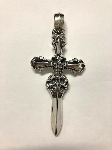 部品屋K&W 【Bill Wall Leather(ビルウォールレザー)】Master Triple Skull／Cross Pendant その他グッズ バイク関連グッズ