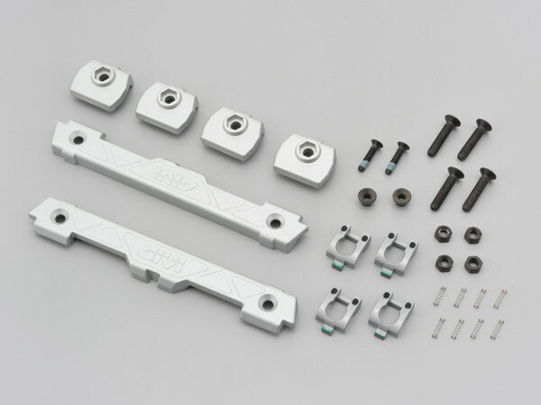 ■商品概要セット内容：アッパーアタッチメント×2個、 BOLT( M8X40)× 4個( M6X25)×2個、スペーサー×2個、ロックナット(M8)×4個、 スプリング×8個、インナーパーツ×4個OBK37／48、OBKN37／48用■注意点※GIVI社フィッティングおよびデイトナオリジナルフィッティングは、GIVI以外のケースには使用しないでください。GIVI以外のケースに使用した場合は、いかなる場合であってもデイトナ社およびGIVI社では一切の責任を負いかねます。※製品素材や製造方法、製品個体差、海外輸送事情などにより、塗装や溶接、表面処理の差異や傷、バリ、歪みなどがある場合があります。あらかじめご了承ください。※製品と車両の個体差により、穴ずれや前後左右の平行度の差異、車体カウルなどへの接触が生じる場合もありますので、取付作業は設備の整ったオートバイ店や認証整備工場などの熟練した整備士に依頼することをおすすめします。また、取り付けは各部品を一旦仮留めし、具合を見ながら最終的に本締めを行なってください。※メーカー都合により商品の仕様変更がある場合がございます。ご了承ください。　※画像はイメージです。